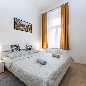 https://stylish-apartment-at-wenceslas-square.praguehotelsweb.com