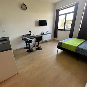 https://stardust-padre-giuliani.italymilanhotels.net